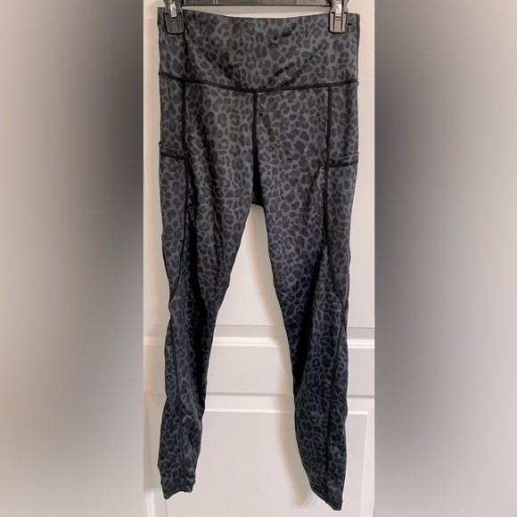 NWOT leopard print yoga pants with pockets - Picture 1 of 3